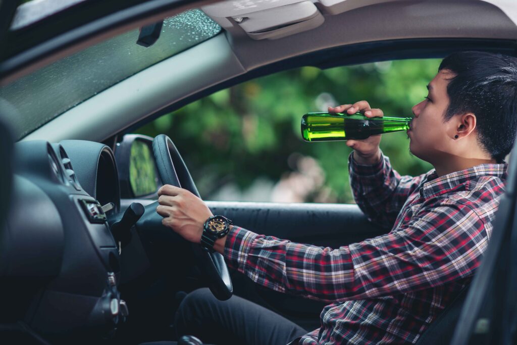 Efectos y consecuencias del consumo de drogas y alcohol en la conducción Efectos y consecuencias del consumo de drogas y alcohol en la conducción